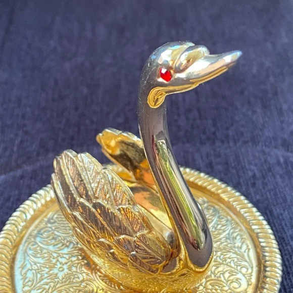Swan Ring Holder Made of EP Zinc Alloy Silver Gold Tone Etched Jewelry Display - Picture 9 of 13